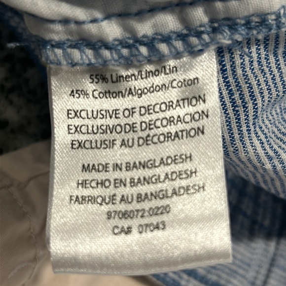 2 pairs of men’s shorts, Size Medium , H&M, and Essex Crossing - Picture 5 of 13